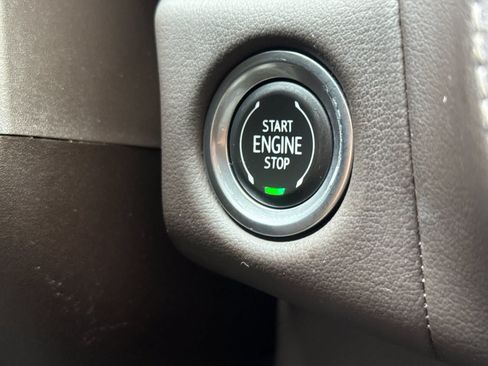 Used 2022 Chevrolet Tahoe Z71 w/ Luxury Package AWD/4WD image 24