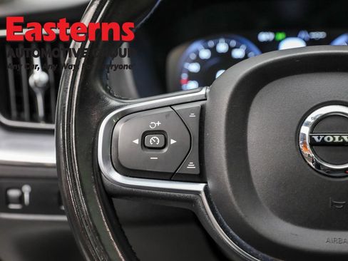 Used 2019 Volvo XC60 T5 Momentum w/ Multimedia Package image 18