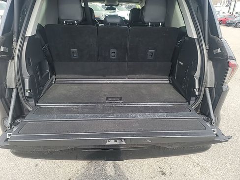 Used 2025 Lincoln Navigator Reserve image 8