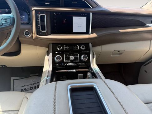 Used 2023 GMC Yukon Denali AWD/4WD image 11