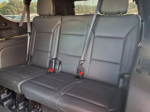 Used 2023 Chevrolet Suburban Z71 w/ Luxury Package AWD/4WD image 25