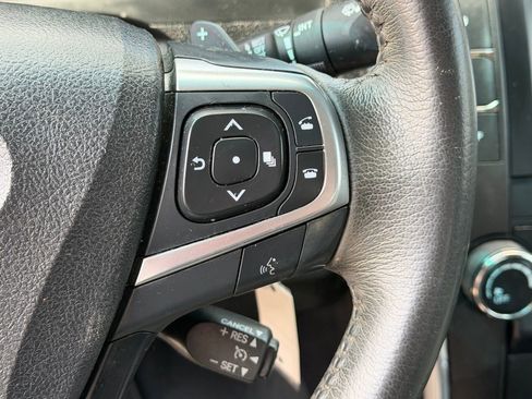 Used 2017 Toyota Camry SE image 10