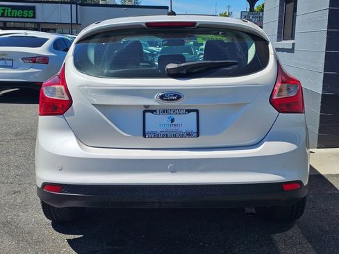Used 2012 Ford Focus Titanium w/ Luxury Pkg FWD image 4