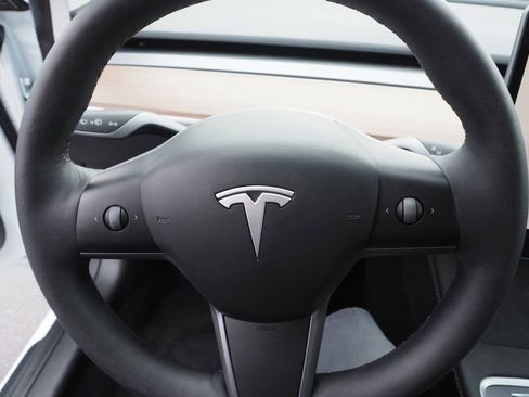 Used 2023 Tesla Model 3 Standard Range image 25