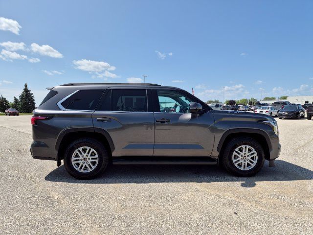 Used 2023 Toyota Sequoia SR5 w/ SR5 Premium Package AWD/4WD image 5