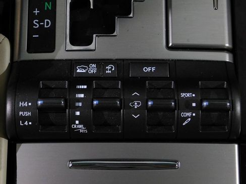 Used 2013 Lexus LX 570 4WD w/ Luxury Pkg w/Pre-crash image 49