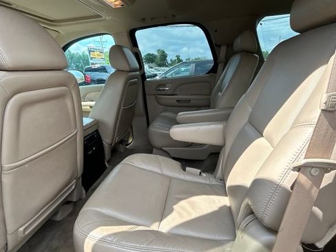 Used 2009 Cadillac Escalade AWD image 12