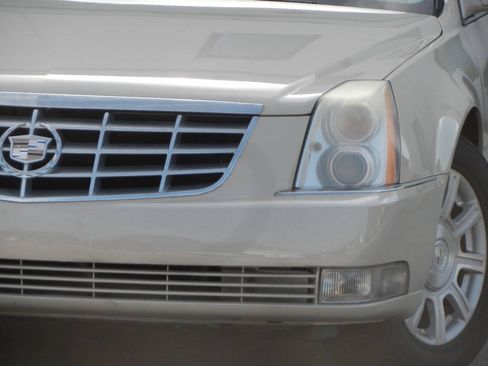 Used 2010 Cadillac DTS FWD image 5
