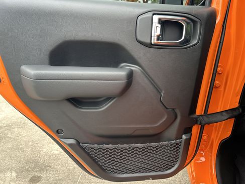 New 2025 Jeep Gladiator Sport image 17