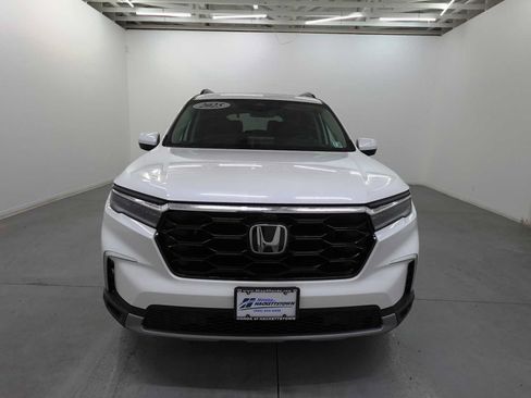 Used 2025 Honda Pilot Elite image 2