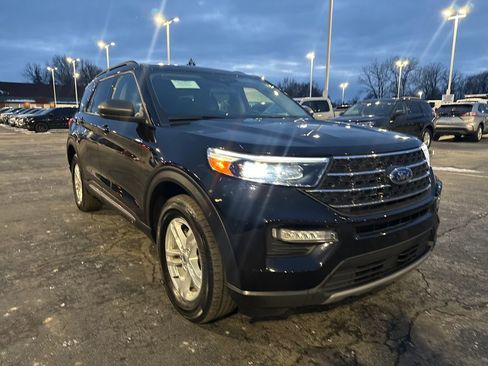 Used 2023 Ford Explorer XLT w/ Equipment Group 202A image 4