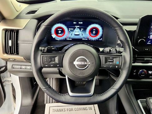 Used 2025 Nissan Pathfinder Platinum AWD/4WD image 14