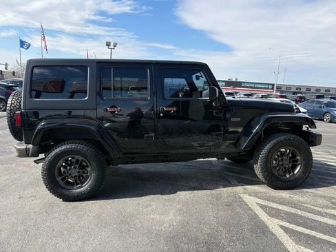 Used 2017 Jeep Wrangler Unlimited Sahara AWD/4WD image 6