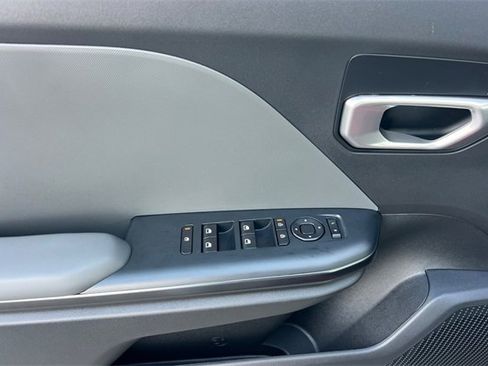 New 2025 Kia K4 LXS image 12