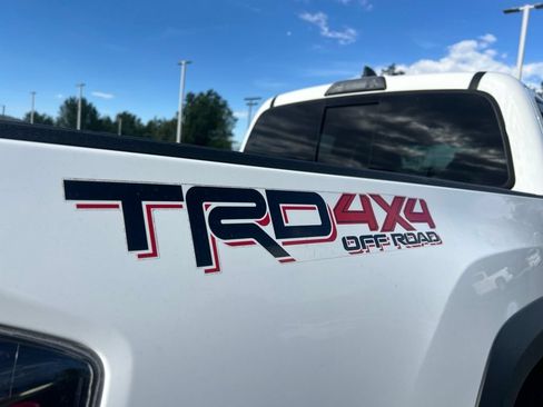 Used 2019 Toyota Tacoma TRD Off-Road AWD/4WD image 6