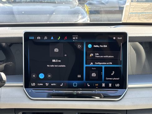 New 2025 Volkswagen Tiguan SE image 18