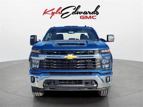 Used 2025 Chevrolet Silverado 2500 LT image 2