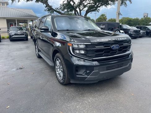 Used 2025 Ford Expedition Active AWD/4WD image 9