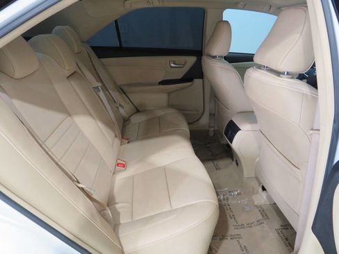 Used 2017 Toyota Camry XLE w/ Moonroof Package image 12