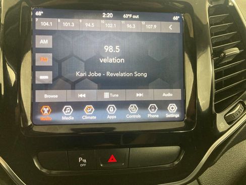 Used 2019 Jeep Cherokee Limited image 3