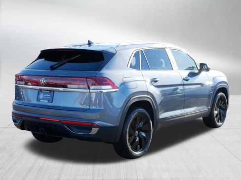 Certified 2025 Volkswagen Atlas Cross Sport SE w/ Panoramic Sunroof Package image 7