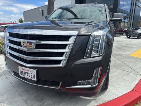 Used 2018 Cadillac Escalade ESV Premium Luxury image 32