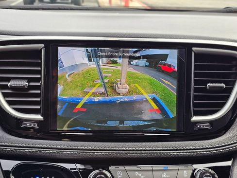 New 2026 Chrysler Pacifica Select image 13