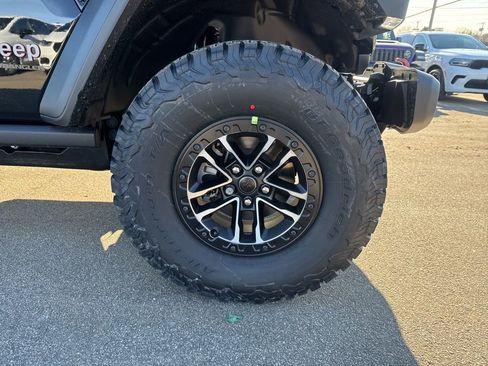 New 2026 Jeep Wrangler Unlimited Rubicon w/ Technology Group image 9