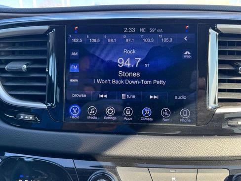 Used 2017 Chrysler Pacifica Touring image 19