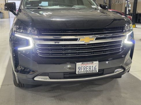 Used 2023 Chevrolet Suburban LT w/ Luxury Package image 9