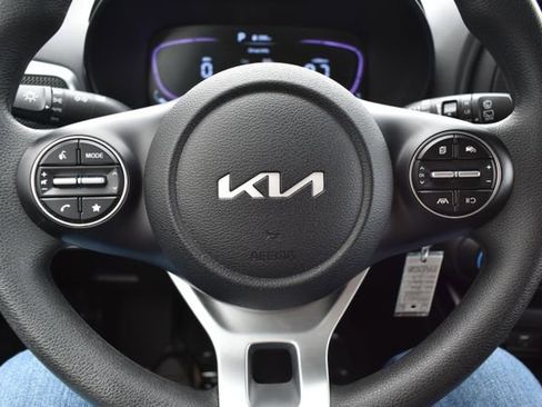 Used 2025 Kia Soul LX w/ LX Technology Package FWD image 20