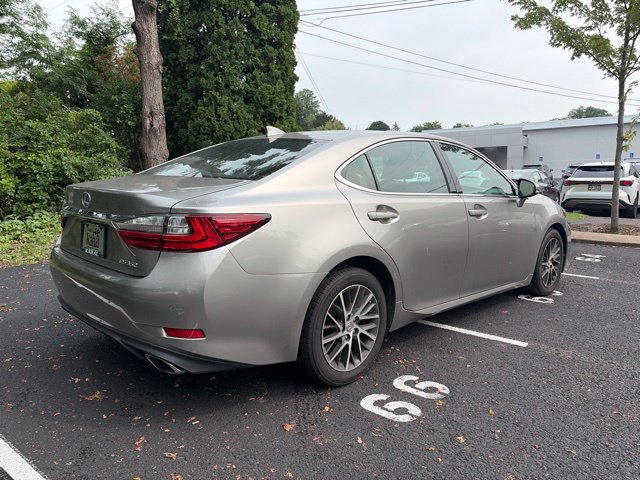 Used 2016 Lexus ES 350 w/ Premium Package w/Wood Trim FWD image 3