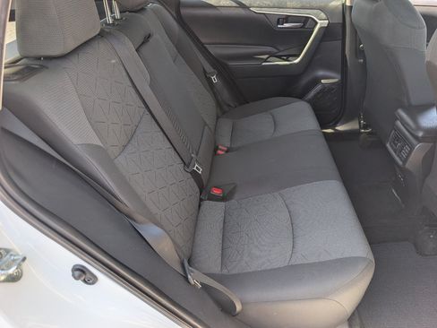 Used 2022 Toyota RAV4 XLE w/ Convenience Package FWD image 5