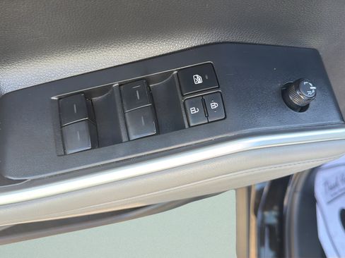 Used 2022 Toyota Highlander XLE FWD image 20