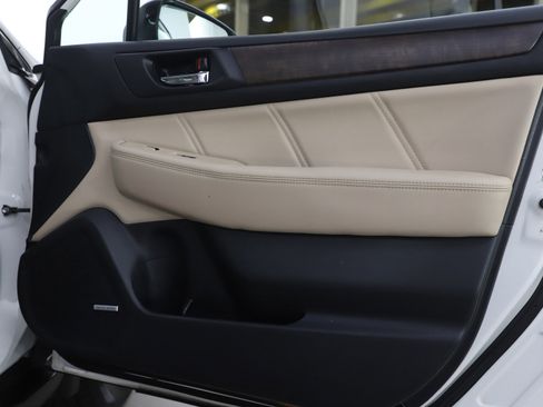 Used 2018 Subaru Outback 2.5i Limited image 9