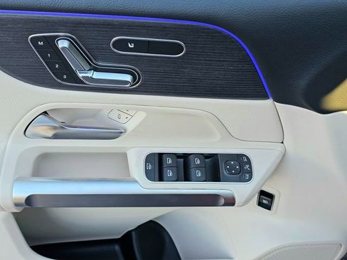 New 2026 Mercedes-Benz GLB 250 4MATIC image 21