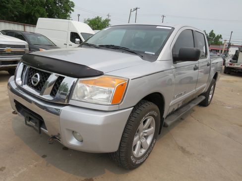 Used 2015 Nissan Titan SV w/ Tow Package image 1