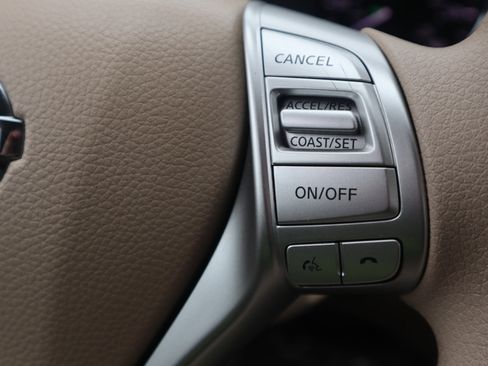 Used 2015 Nissan Rogue SV w/ SV Moonroof Package image 56