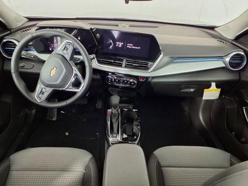 New 2026 Chevrolet Trax LT w/ Sunroof Package FWD image 32