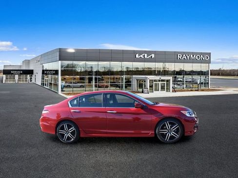 Used 2017 Honda Accord Sport image 2