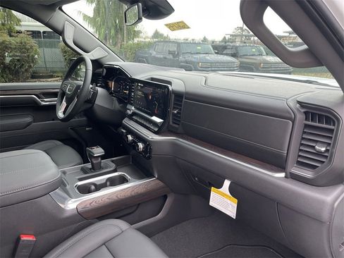 New 2026 GMC Sierra 1500 SLT image 30