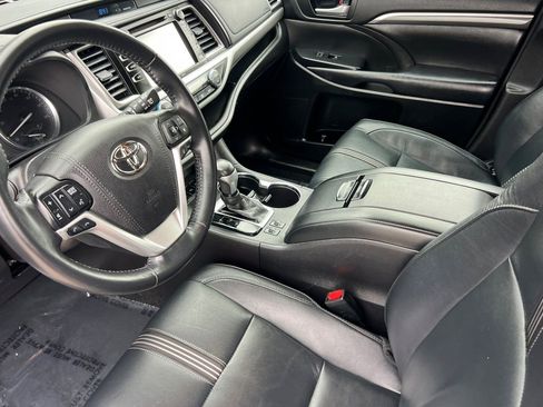 Certified 2017 Toyota Highlander SE image 12