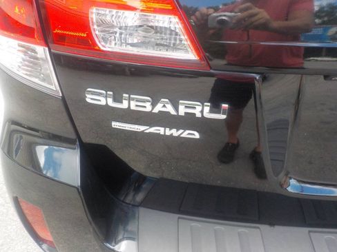 Used 2013 Subaru Outback 2.5i Limited AWD/4WD image 10
