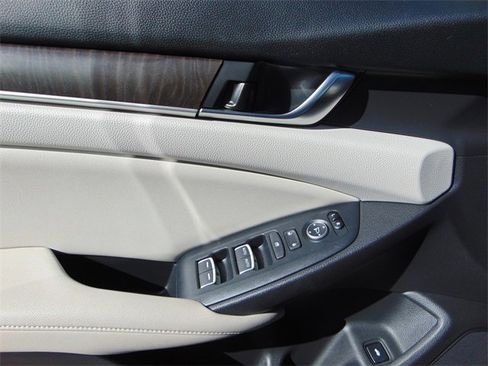 Used 2018 Honda Accord EX image 20