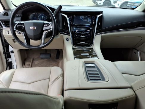 Used 2018 Cadillac Escalade Premium Luxury AWD/4WD image 16