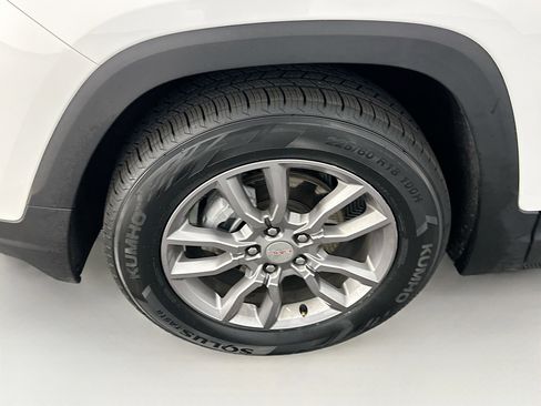 Used 2024 GMC Terrain SLT image 11