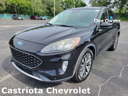 Used 2020 Ford Escape Titanium FWD image 1