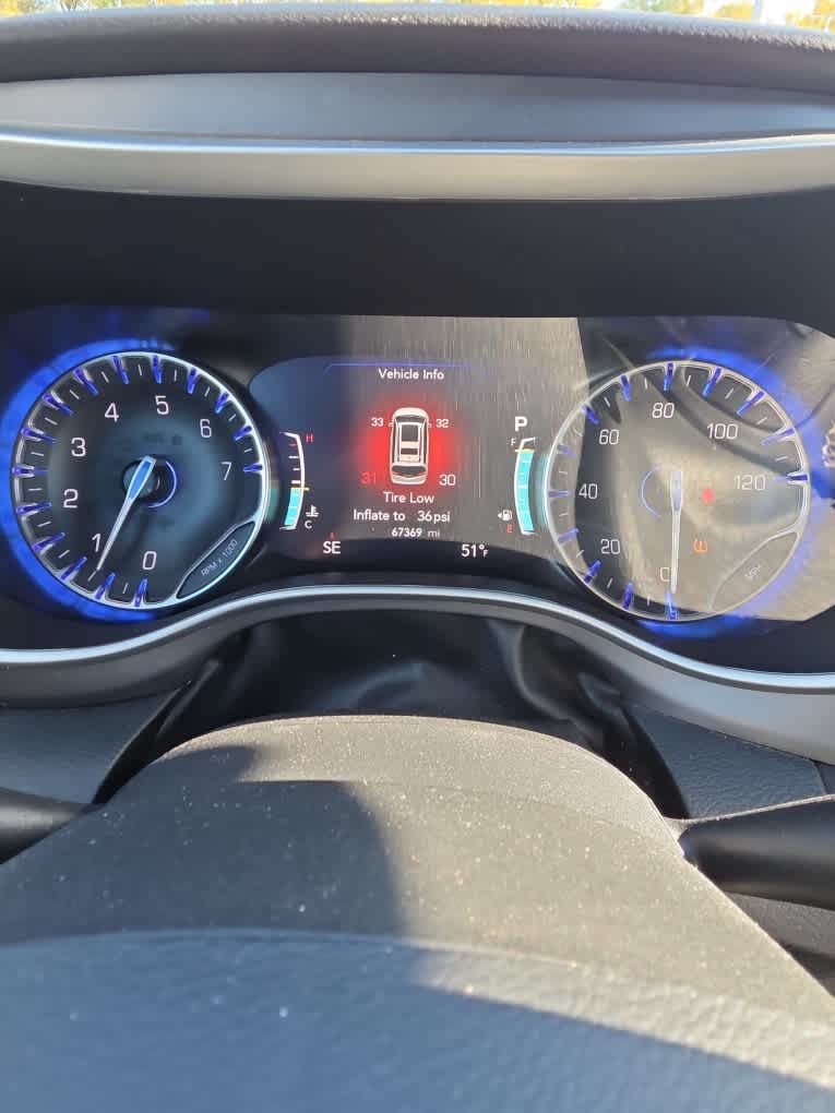 Used 2025 Chrysler Pacifica Select FWD image 8