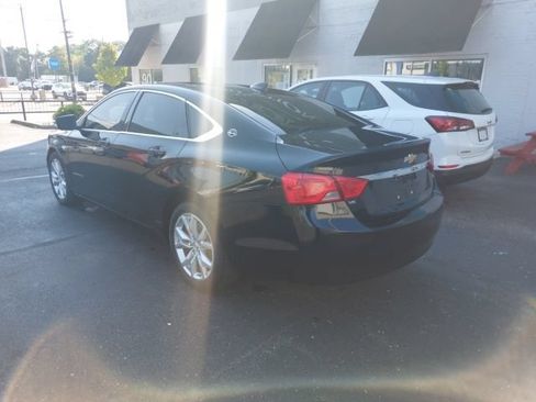 Used 2017 Chevrolet Impala LT FWD image 3