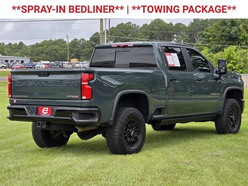 Used 2025 Chevrolet Silverado 2500 ZR2 w/ Technology Package AWD/4WD image 9